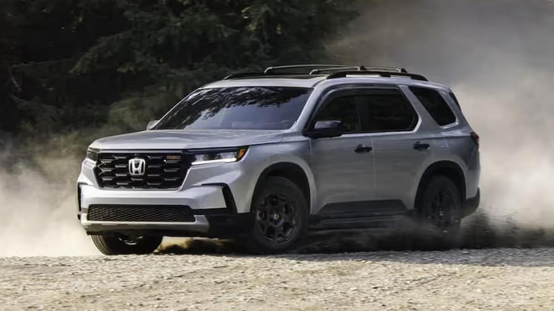 2024 Honda Pilot on a dirt road