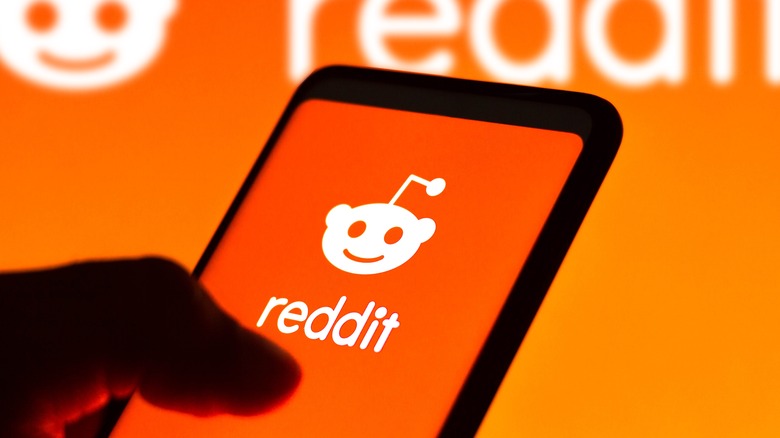 Reddit orange logo smartphone