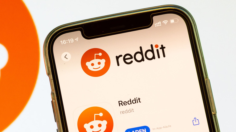 Reddit app represented phone