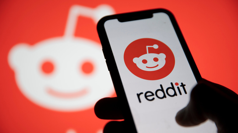 Smartphone with Reddit