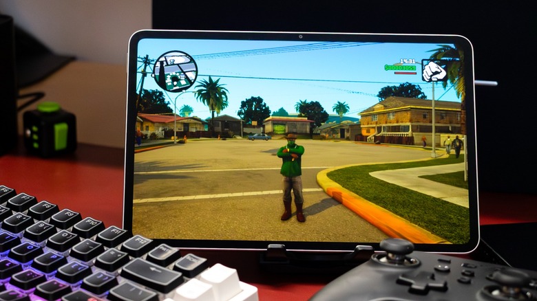 playing Grand Theft Auto: San Andreas on the Redmagic Astra