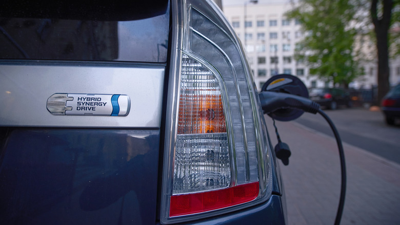 Toyota Prius charging battery