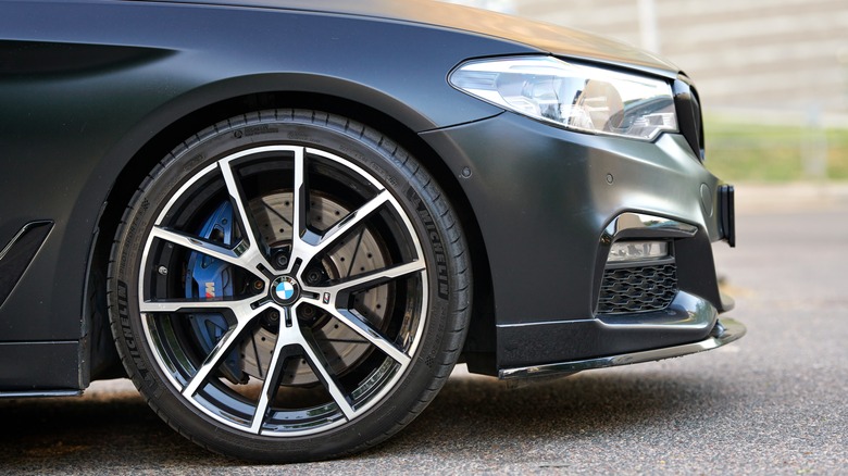 BMW M5 Competition front alloy wheel