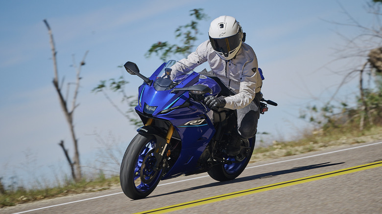 2026 Yamaha YZF-R7 entering apex on a mountain road
