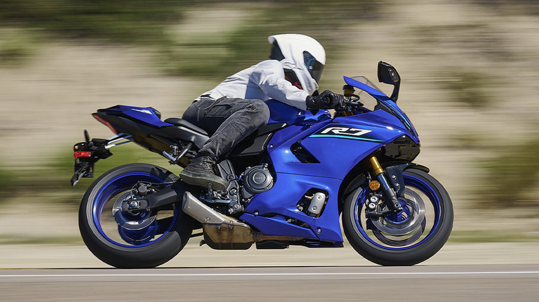 2026 Yamaha YZF-R7 leaned over on a mountain road