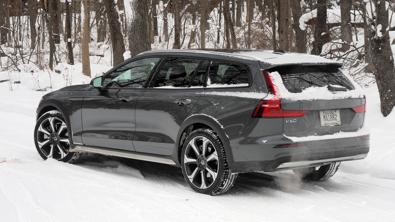 2026 Volvo V60 Cross Country rear 3/4 view