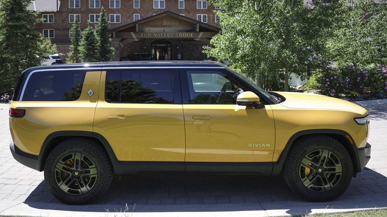 Rivian R1S SUV