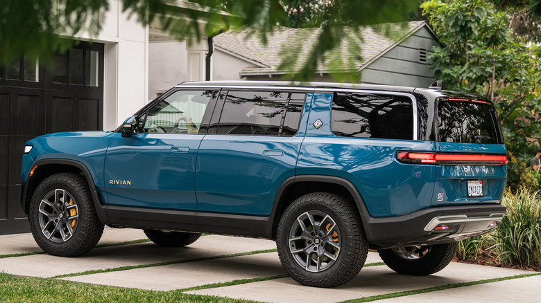 rivian r1s