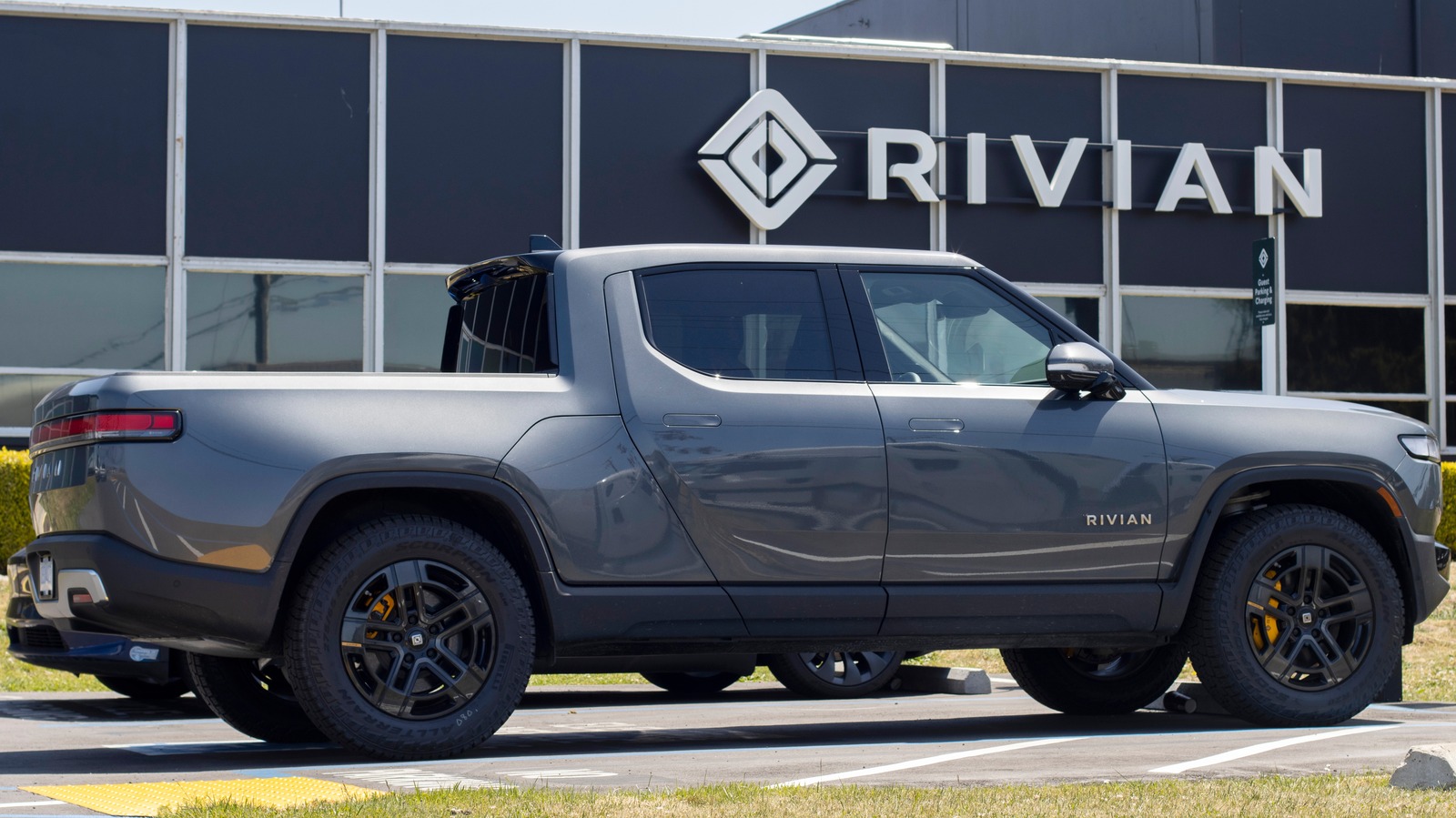 Rivian Leasing Launches For Electric Pickup Here's What You'll Pay