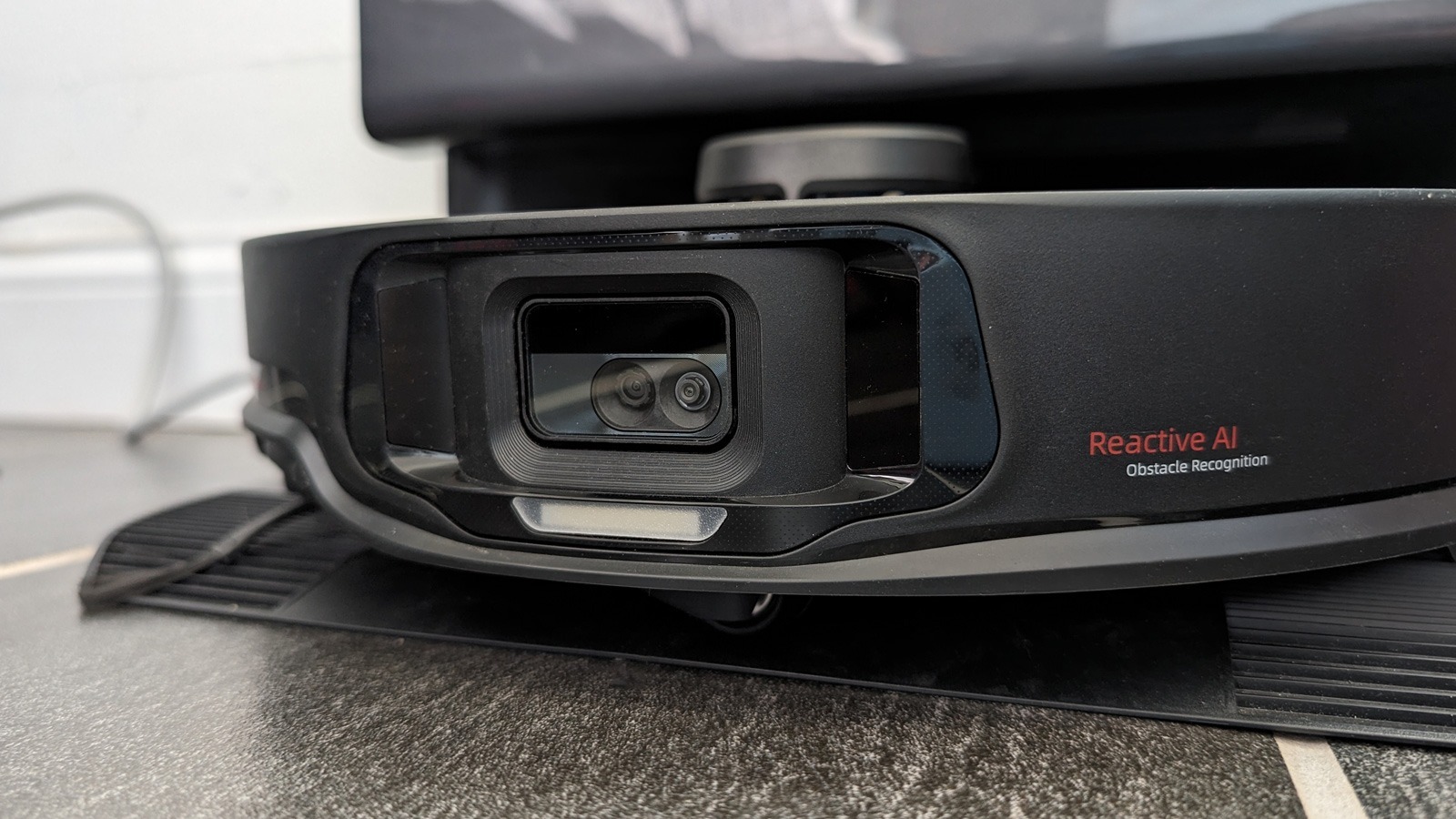 Roborock S8 MaxV Ultra به طور هوشمند از هرج و مرج و گشت زنی از راه دور خانه شما جلوگیری می کند