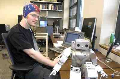 Synaptic controlled robot