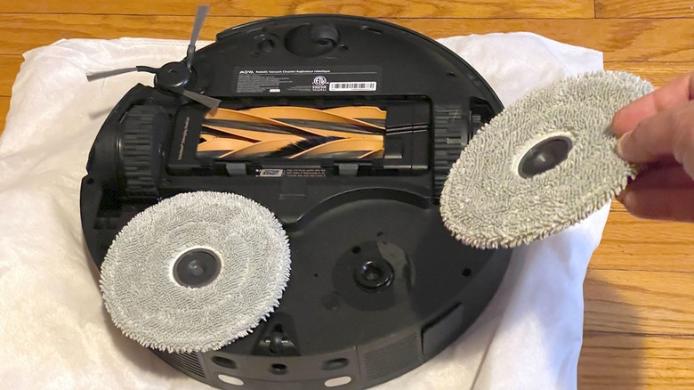 Multiple replacement components that are included with the Mova V50 Ultra Complete.