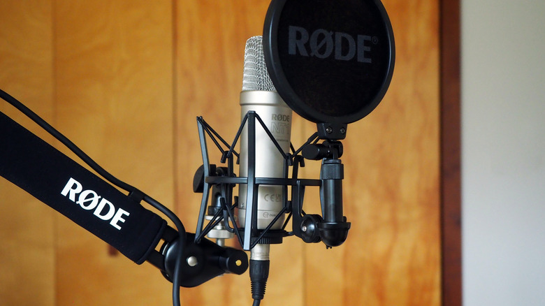 Rode NT1 5th Generation connected mic arm