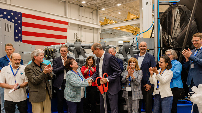 Rolls-Royce CEO Jörg Stratmann cuts the ribbon at the new Mankato plant