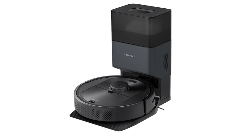 Roborock Q5 Plus with base