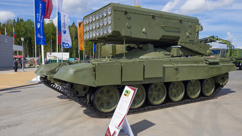TOS-1A بوراتینو روسیه: نگاهی دقیق تر به قدرت آتش خیره کننده آن