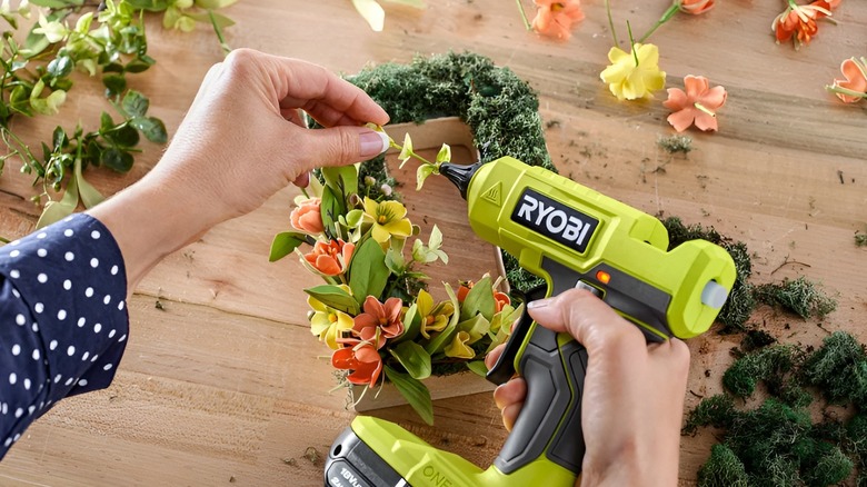 Using Ryobi glue gun for decor project