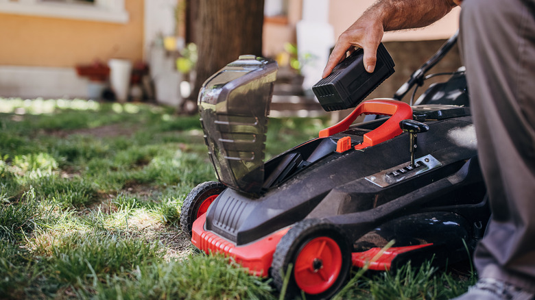 Electric lawn mower with battery detached