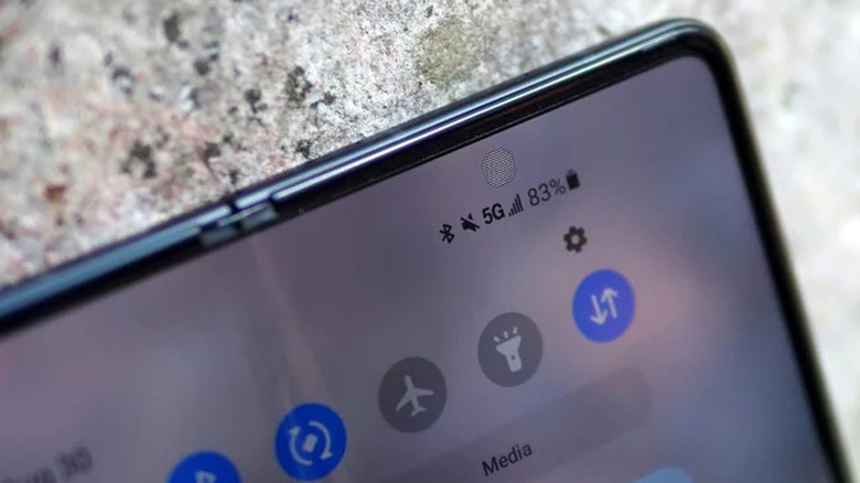 galaxy fold 3 crease