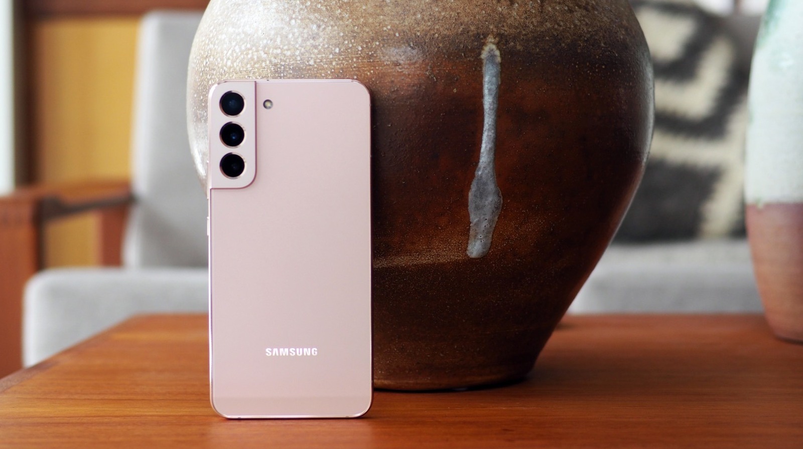 Samsung Galaxy S22 Plus Review: 2022's Easier Choice thumbnail
