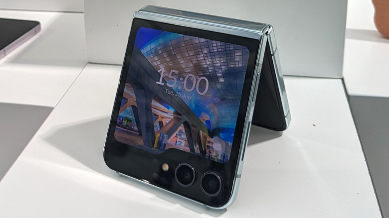 Galaxy Z Flip 5 on display
