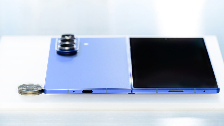 The thickness of the Samsung Galaxy Z Fold 7 compared to a coin