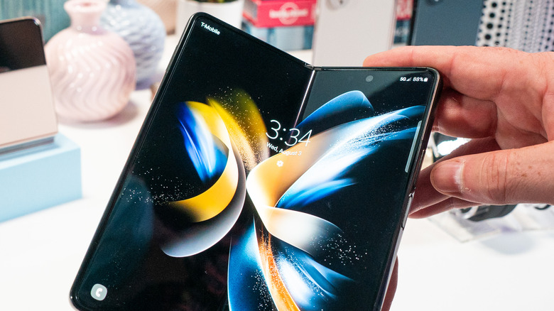 Samsung foldable phones store display