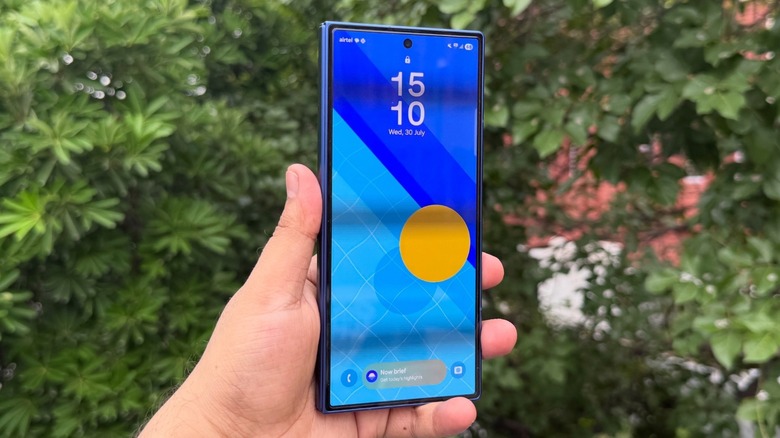 Cover display of Samsung Galaxy Z Fold 7.