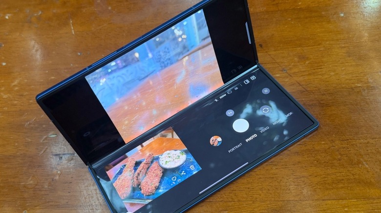 Camera preview on Samsung Galaxy Z Fold 7.