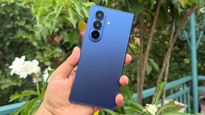 Person holding Samsung Galaxy Z Fold 7.