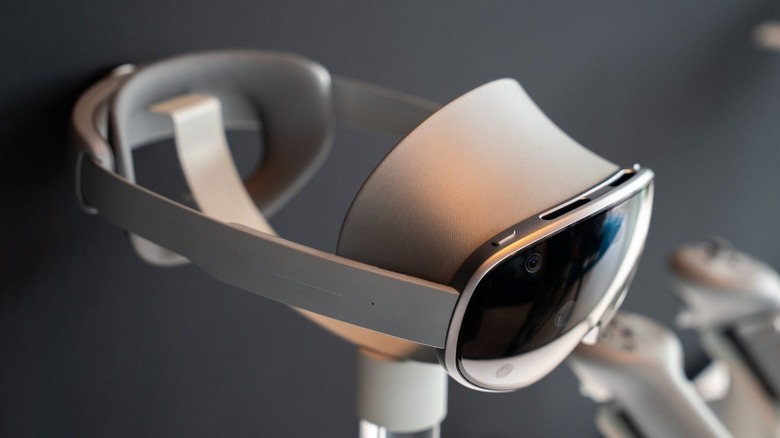 Side view of Galaxy XR headset.