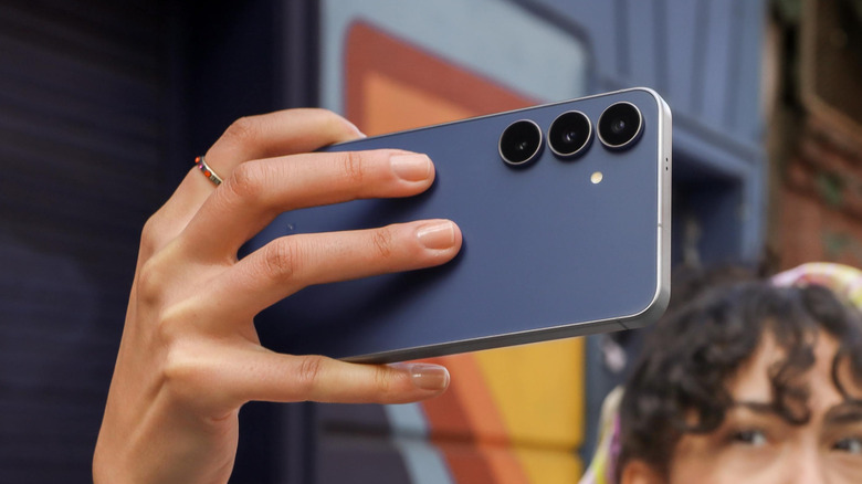 Samsung Galaxy S25 FE press render.