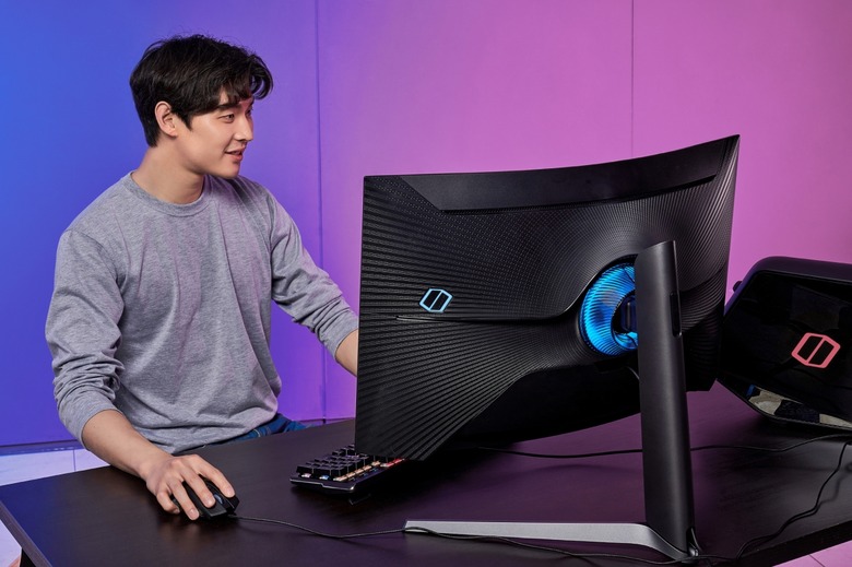 Samsung Odyssey G7 : World's 1st 1000R Gaming Monitors!