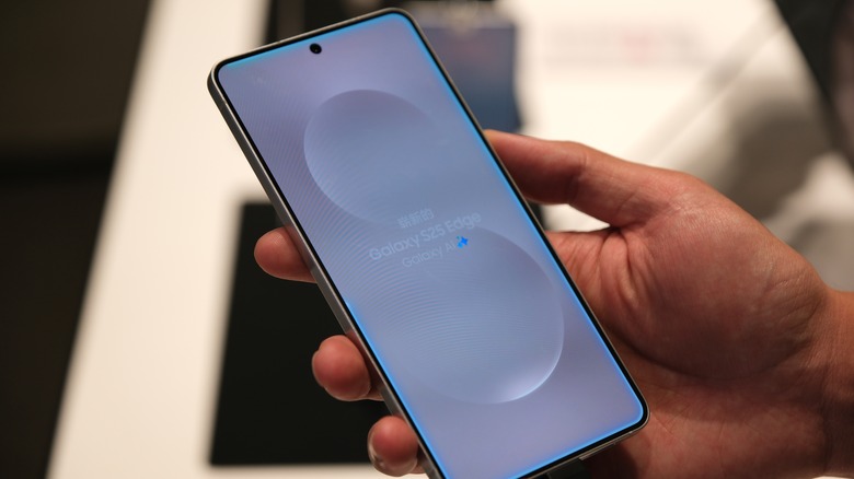 A person using the Samsung S25 Edge.