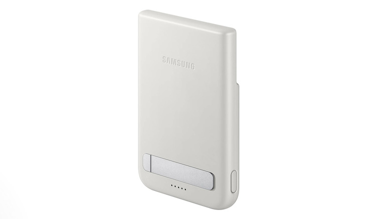 Picture showing Samsung magnetic charger