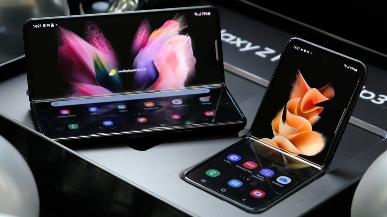 Samsung Fold and Flip phones