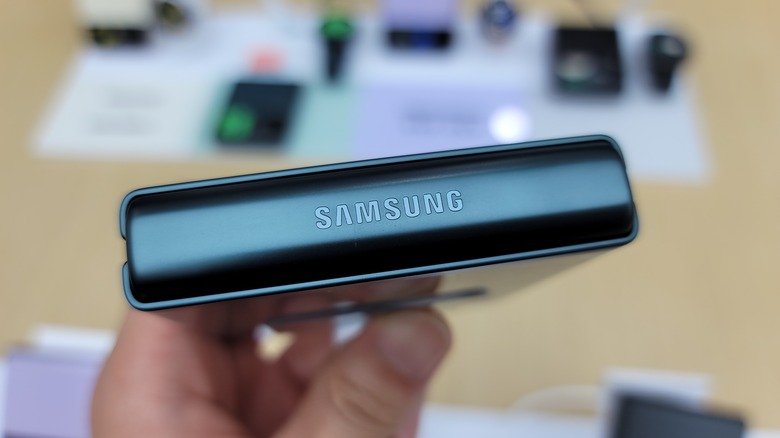 Samsung logo on Galaxy hinge