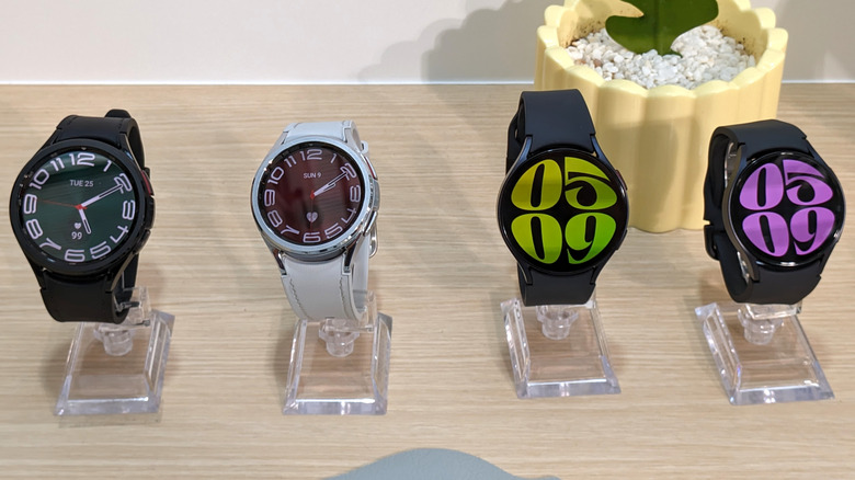 Relógios Galaxy Watch 6 alinhados