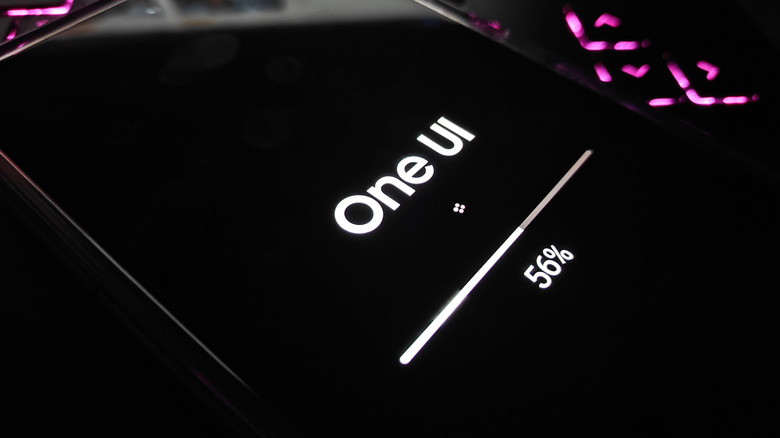One UI update splash screen on a phone