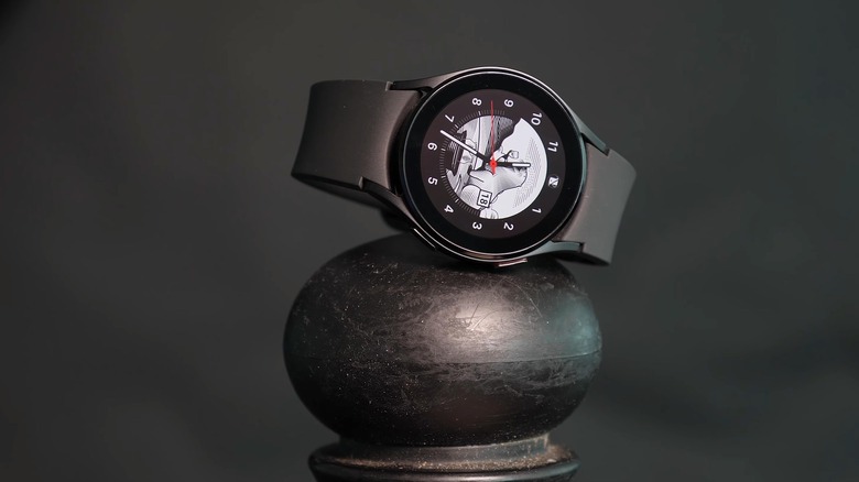 Samsung Galaxy Watch 4 in black color tone.
