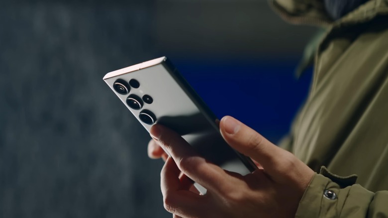 Person using the Samsung Galaxy S23 Ultra