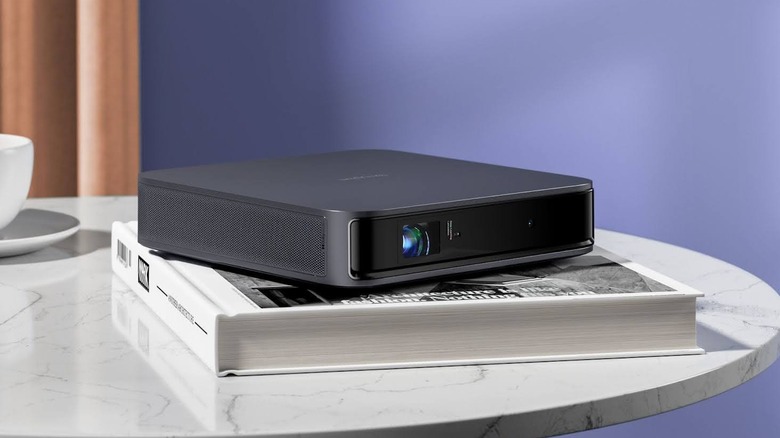 Dangbei Atom projector on table