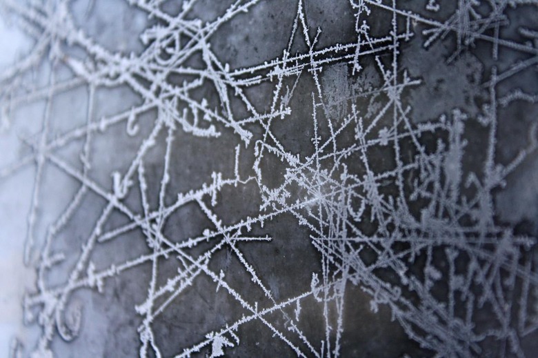 ice-patterns-on-frozen-window-texture