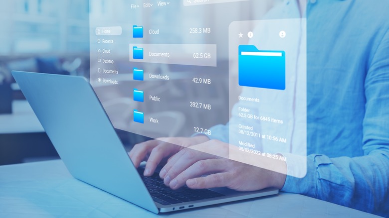 Projection of a file management system over a laptop
