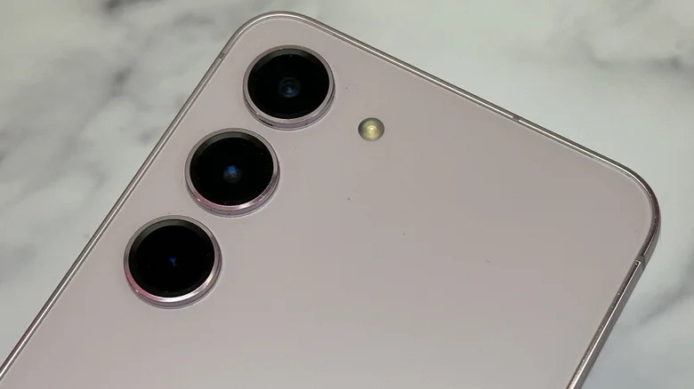 Samsung Galaxy S23 rear camera lenses