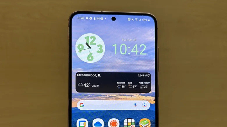 Samsung Galaxy S23 home display screen