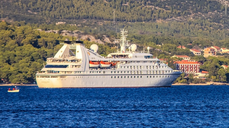 disney cruise ship sailing water