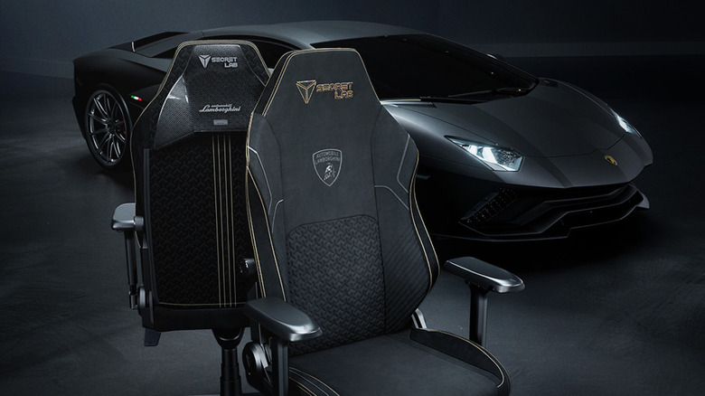 Secretlab chair in front of Lamborghini