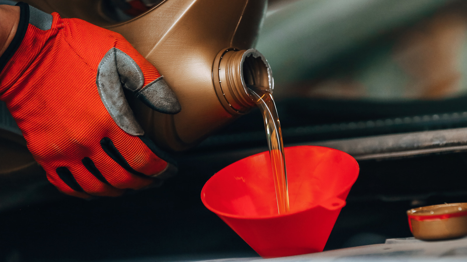 Semi Synthetic Vs Synthetic Motor Oil: What’s The Difference? – SlashGear