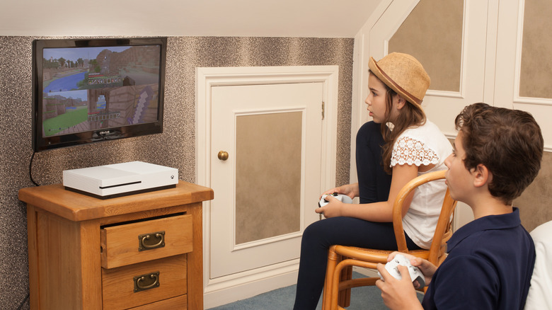 Friends playing Minecraft